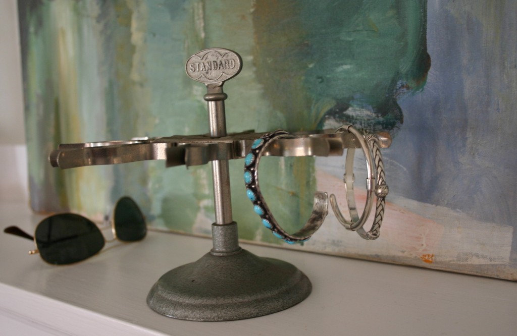 img_26261 The arm-like features on this vintage rubber stamp holder make it perfect for holding bracelets.