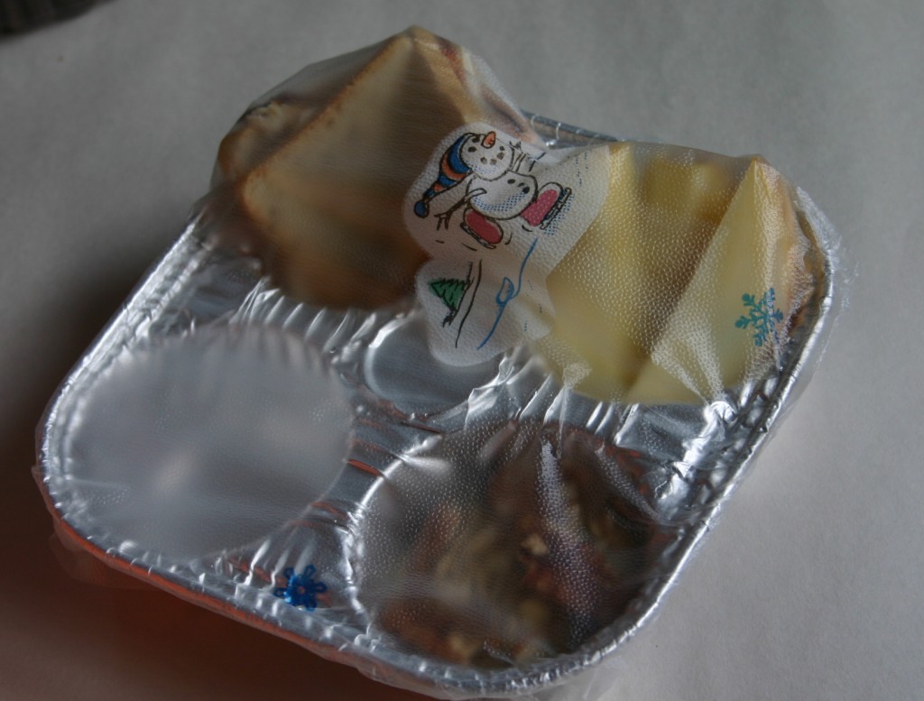 img_48871 Cover the top of the cupcake tin with Glad Press 'n Seal sealing wrap - this keeps everything in its place during the trip.