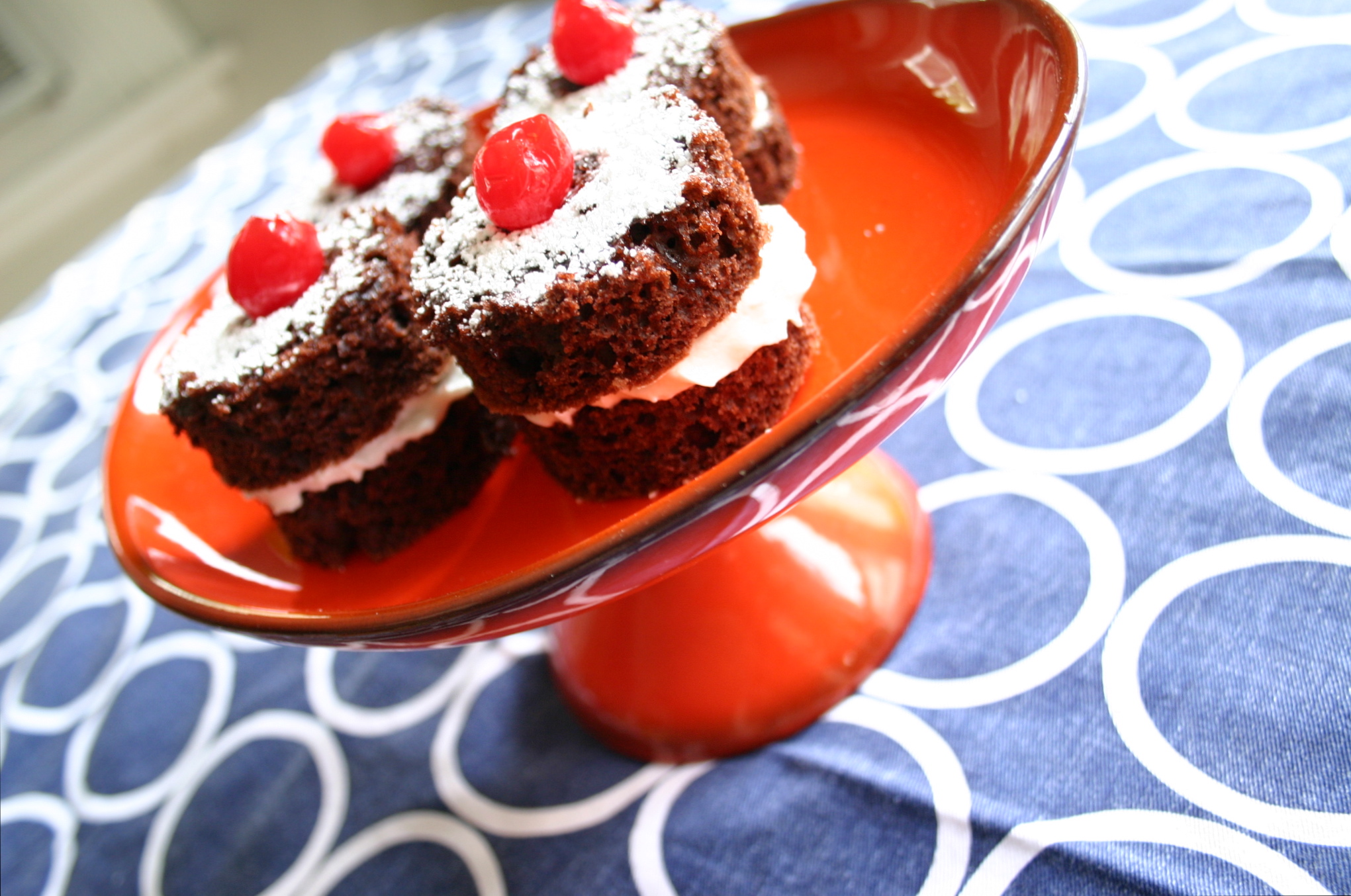 These diminutive cakes, made from a box mix, take the kids' dessert to a new level.