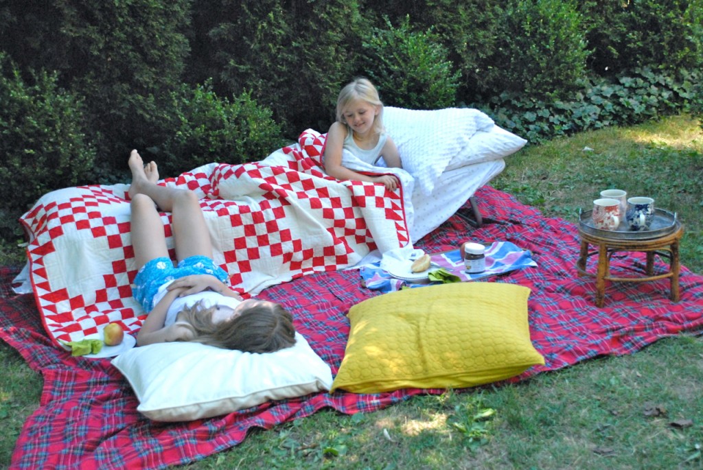 Family Chic breakfast in bed family-chic.com