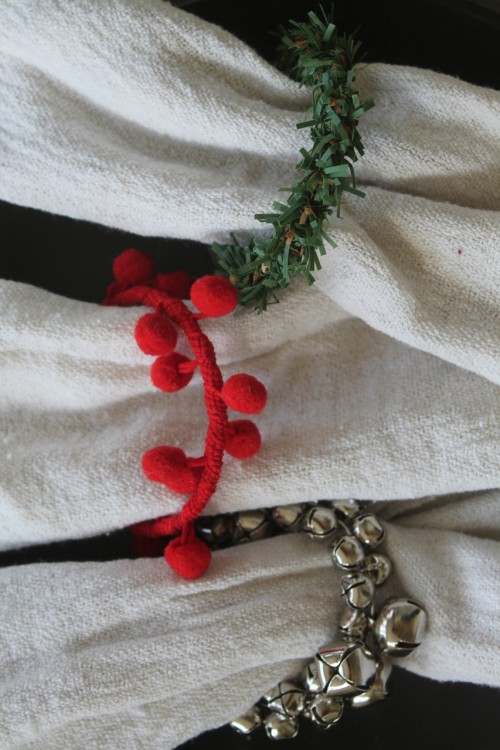Family Chic Small wire bracelets are the base for these napkin rings.