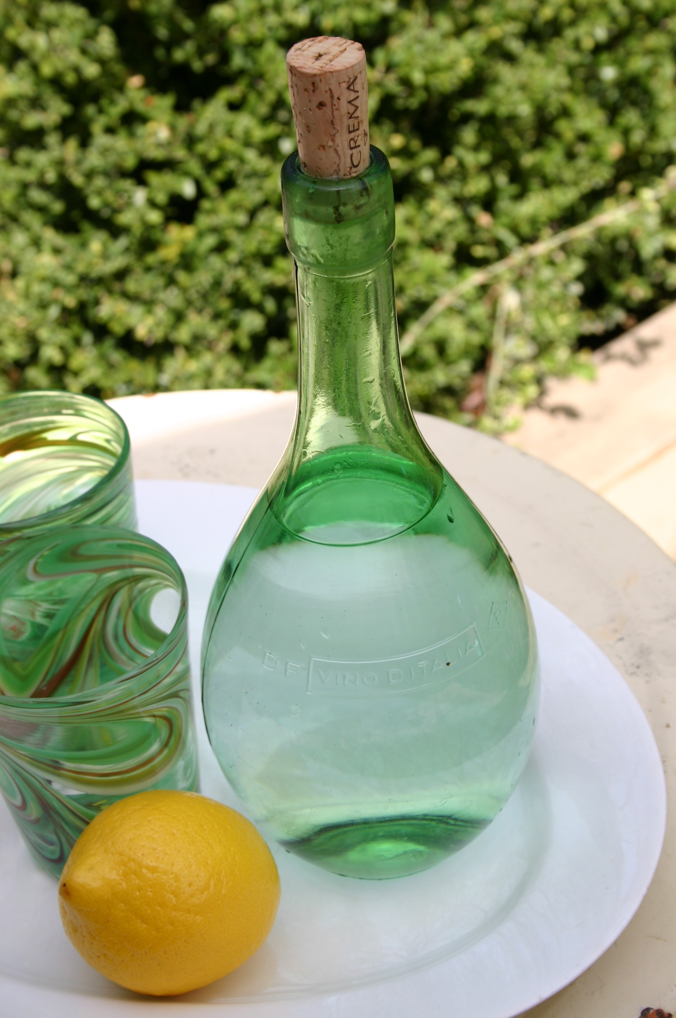 make-your-own-bottled-water-family-chic